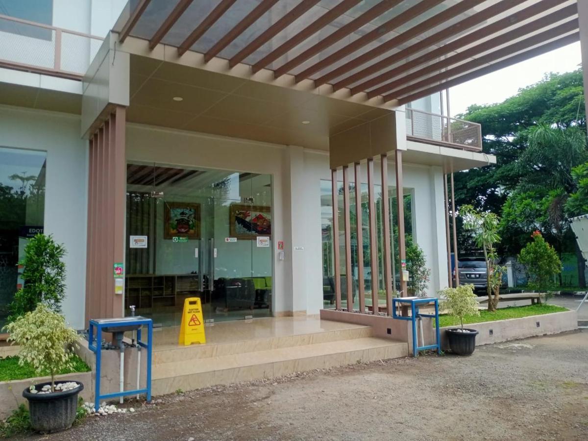 Oyo 90102 Edotel Hotel By Dbest Hospitality Bandung Extérieur photo