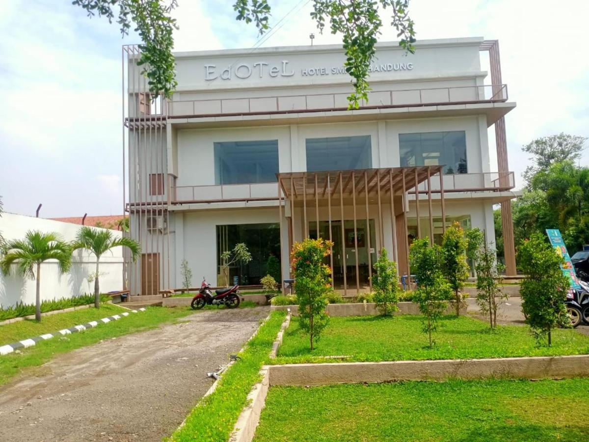 Oyo 90102 Edotel Hotel By Dbest Hospitality Bandung Extérieur photo