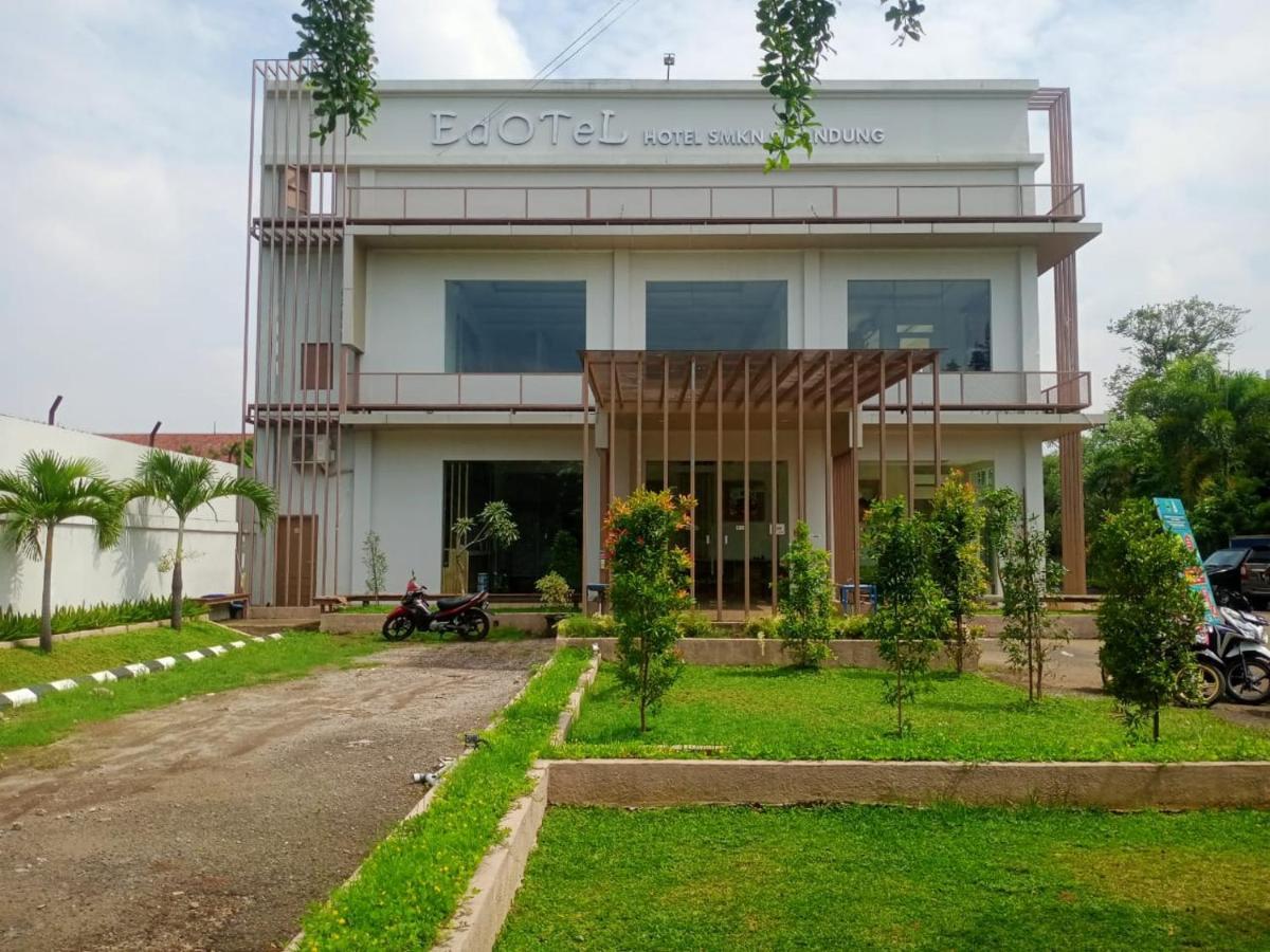 Oyo 90102 Edotel Hotel By Dbest Hospitality Bandung Extérieur photo