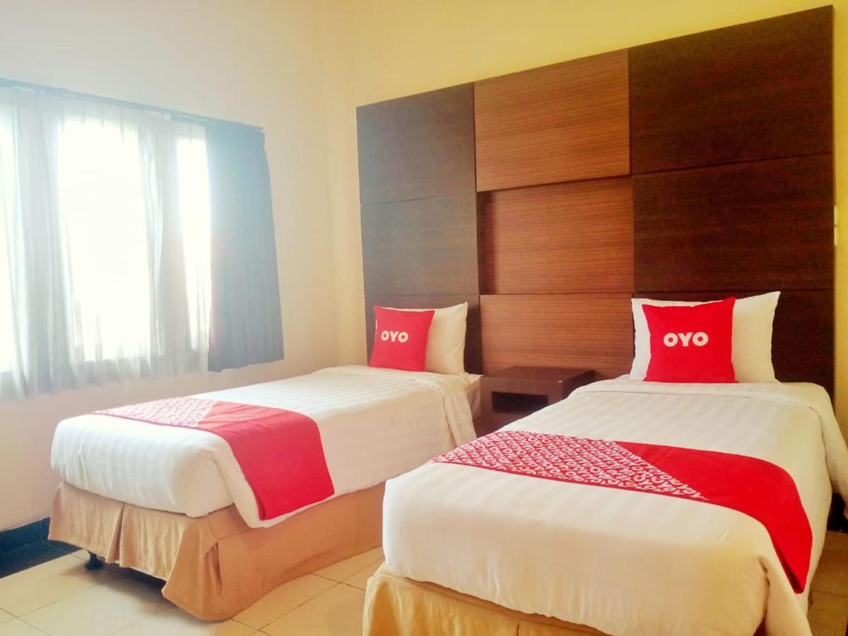 Oyo 90102 Edotel Hotel By Dbest Hospitality Bandung Extérieur photo