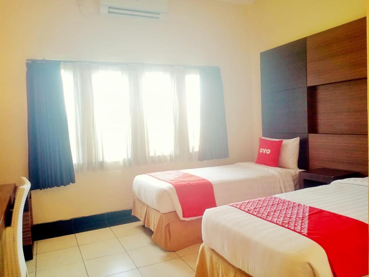 Oyo 90102 Edotel Hotel By Dbest Hospitality Bandung Extérieur photo