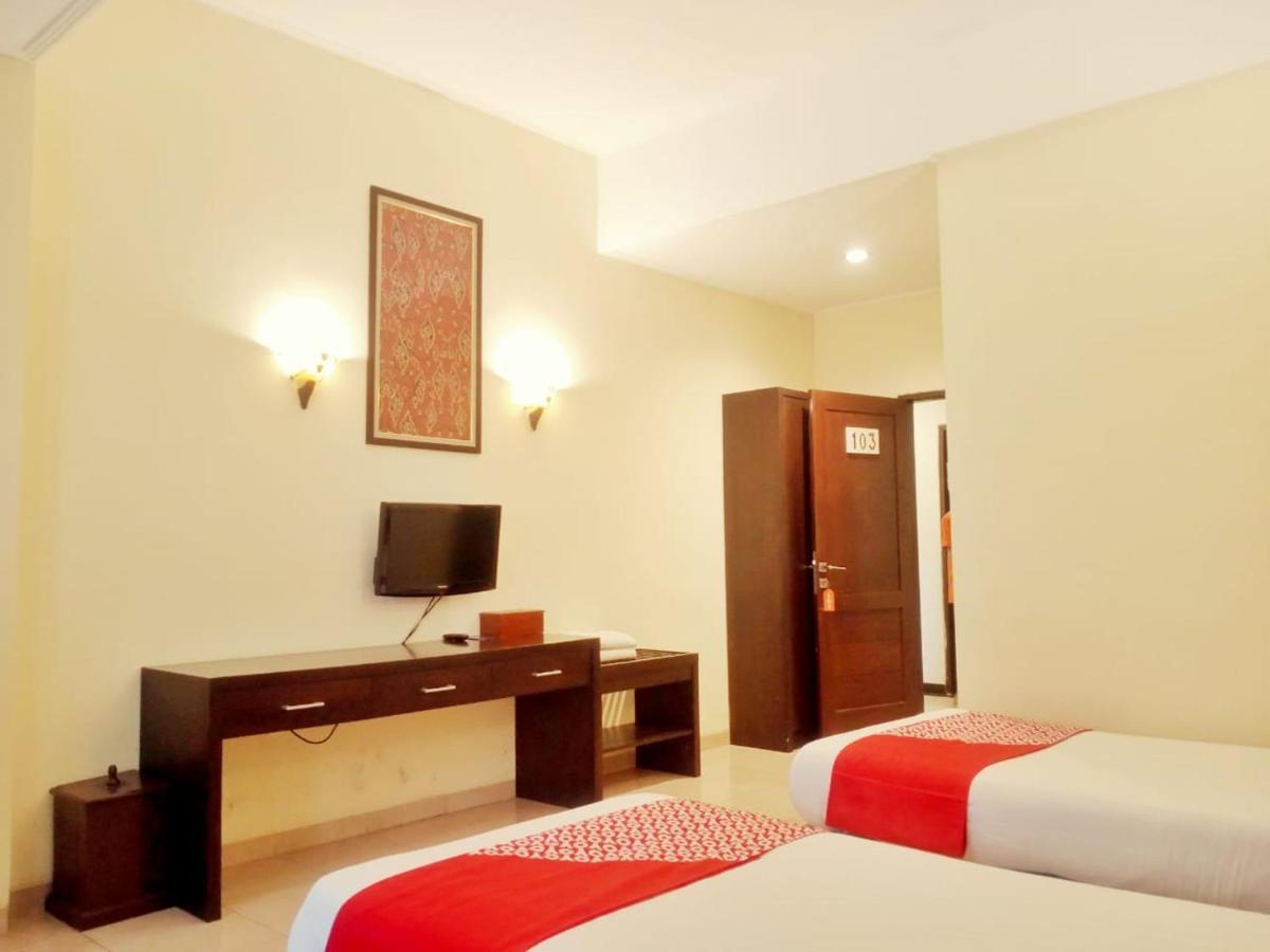 Oyo 90102 Edotel Hotel By Dbest Hospitality Bandung Extérieur photo