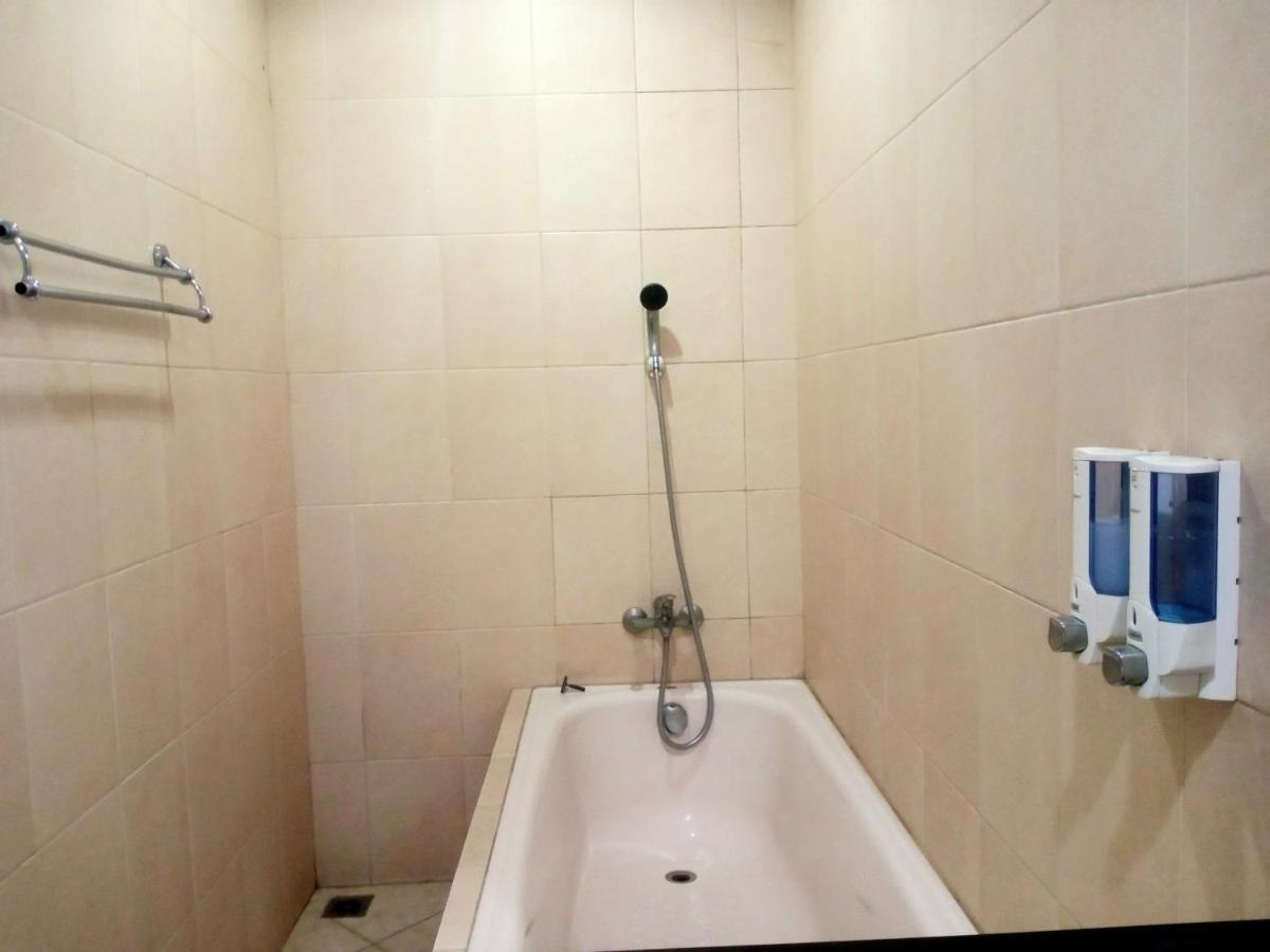 Oyo 90102 Edotel Hotel By Dbest Hospitality Bandung Extérieur photo