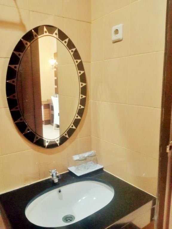Oyo 90102 Edotel Hotel By Dbest Hospitality Bandung Extérieur photo